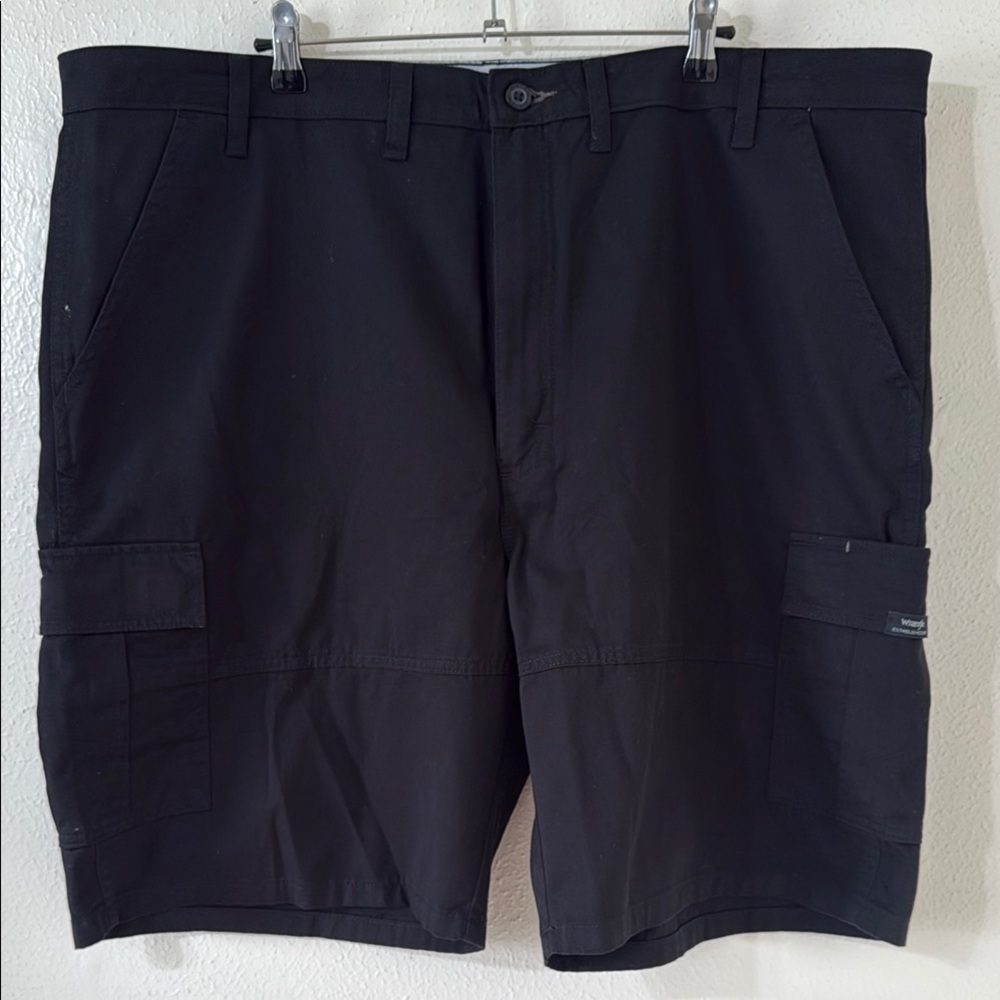 Wrangler Black Cargo Shorts men’s Classic Straight Cut size 44reg
